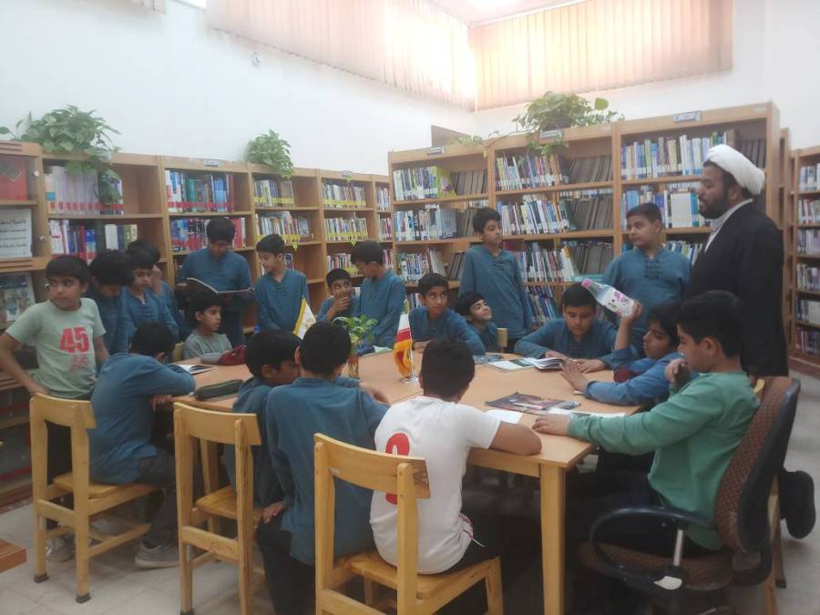 بازدید دبستان صدرا از کتابخانه